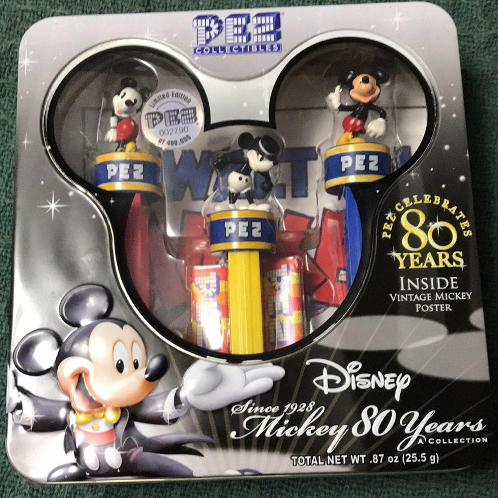 Pet collectible Disney Mickey 80th years.